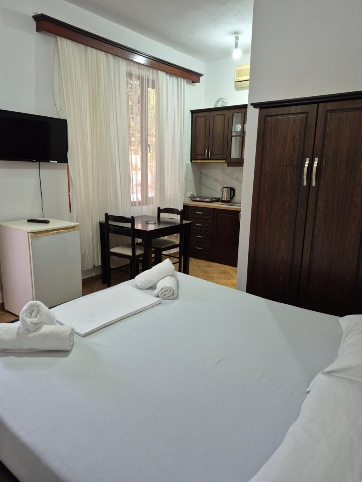 קסאמיל Vita Apartment - Spacious Garden And Balcony 5 Min To Beach & Center מראה חיצוני תמונה