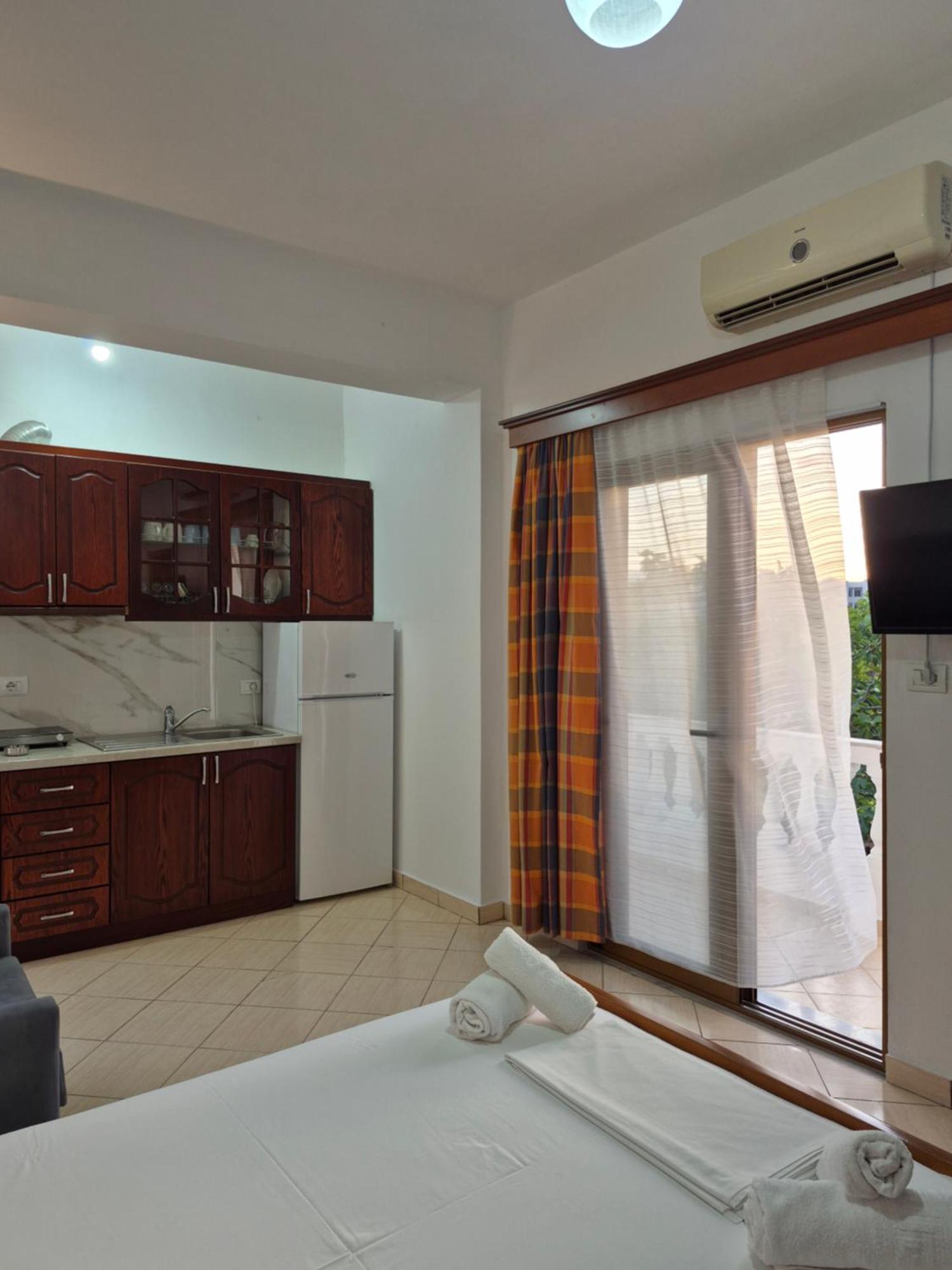 קסאמיל Vita Apartment - Spacious Garden And Balcony 5 Min To Beach & Center מראה חיצוני תמונה
